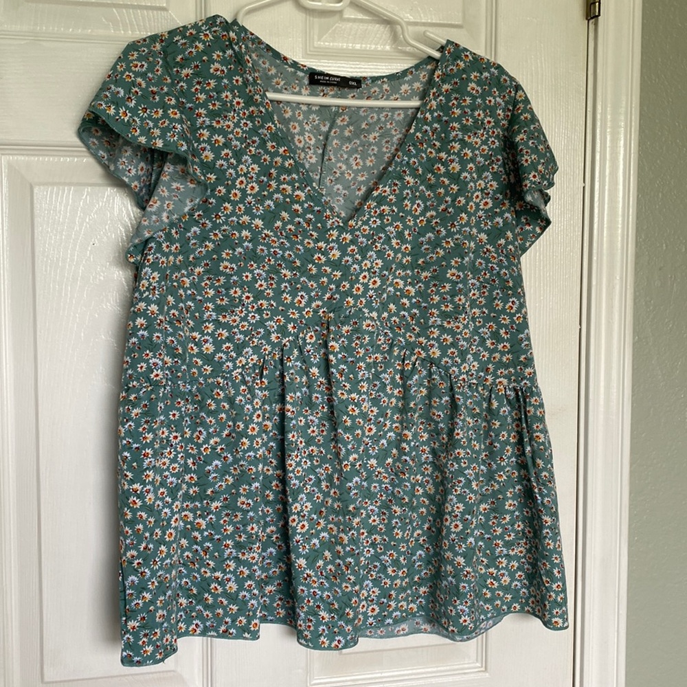 Flutter sleeve floral print blouse